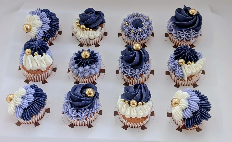 Cupcakes decorated as bright yellow sunflowers